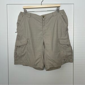 Columbia Mens Shorts Large Cargo Beige Nylon Outdoor Omni-Wick Quick Dry Hiking